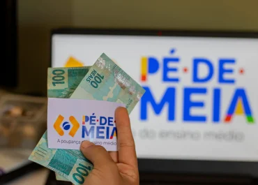 Pé-de-Meia paga até R$ 225 a estudantes; veja quem recebe e como consultar o benefício