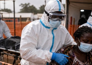 Com vírus raro e sem vacina aprovada, surto de ebola avança na África