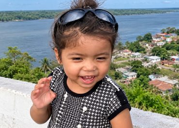 Menina de 2 anos morre após ser baleada acidentalmente pelo irmão de 9 anos no Amazonas