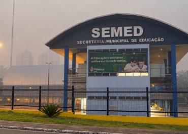Com qualidade do ar muito ruim, Manaus mantém aulas da rede municipal suspensas
