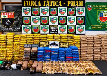 Polícia apreende 593 kg de drogas e prende homem durante operação em rio do Amazonas