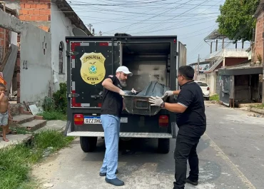 Homem sofre descarga elétrica fatal e corpo fica preso em telhado de residência em Manaus
