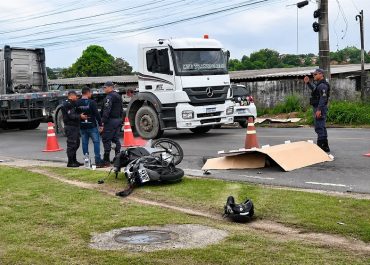 Motociclista de 39 anos morre após ser arrastado por carreta no Distrito Industrial