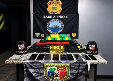 Policiais cortam assoalho de embarcação e encontram 41 tabletes de droga no Amazonas