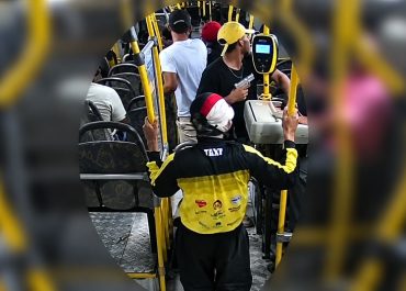 Vídeo mostra quarteto armado invadindo ônibus da linha 650 e anunciando assalto em Manaus