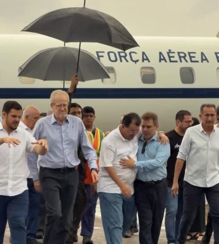 Ministros de Lula chegam a Manaus e ampliam operação contra incêndios